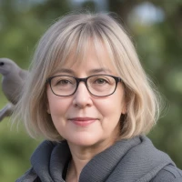 Eleanore Kuvalis, Lead Senior Writer