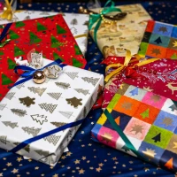 Parents' anniversary gifts; thoughtful and shining presents. Parents' anniversary gifts; thoughtful and shining presents.