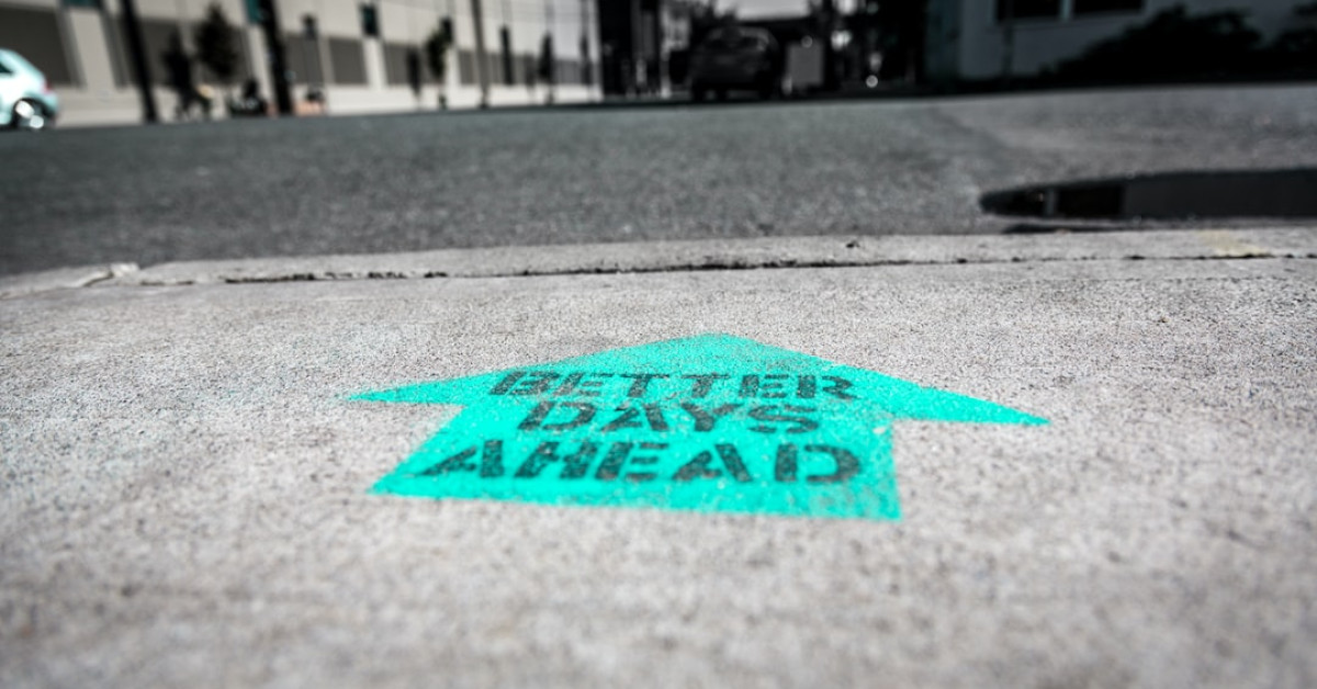 William Shakespeare with inspirational quotes backdrop.