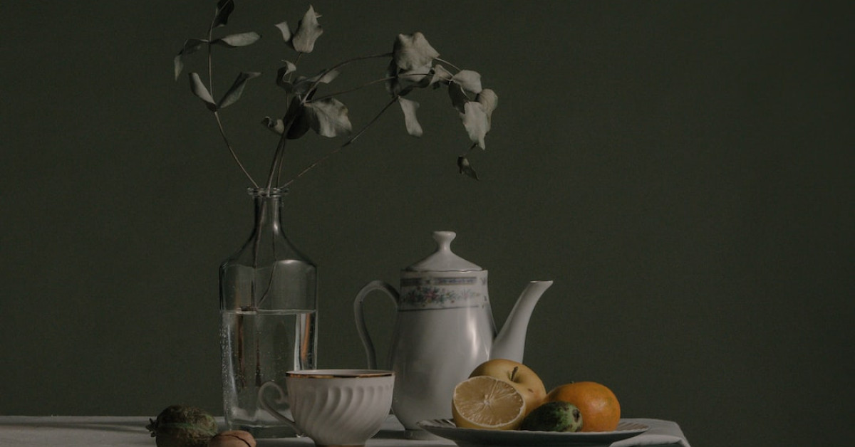 Anna Hansen embraces Lance Armstrong, highlighting their romantic connection.