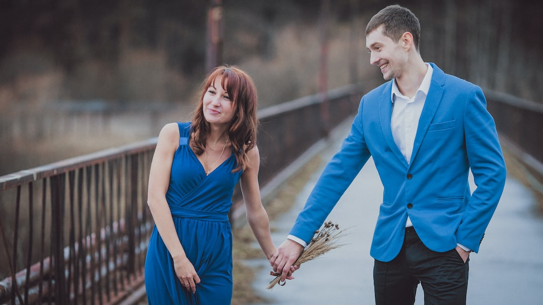 Blue wedding suits: elevating the groom's style on the big day.