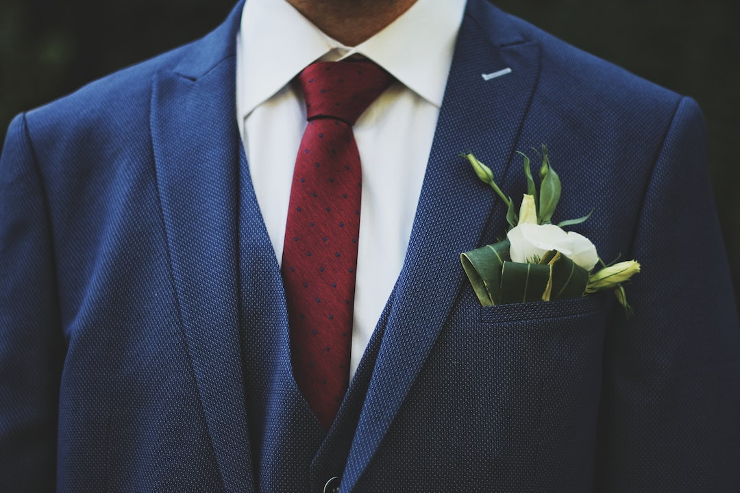 Blue wedding suits for grooms brings elegance and style