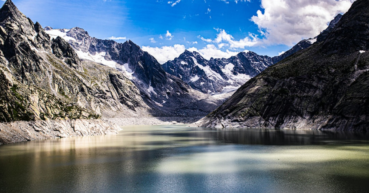 Breville vs DeLonghi espresso machines comparison showdown.