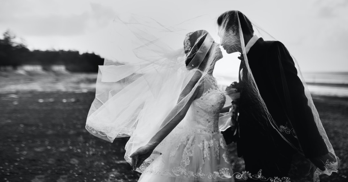 Golden wedding anniversary wishes for parents with heart symbol.