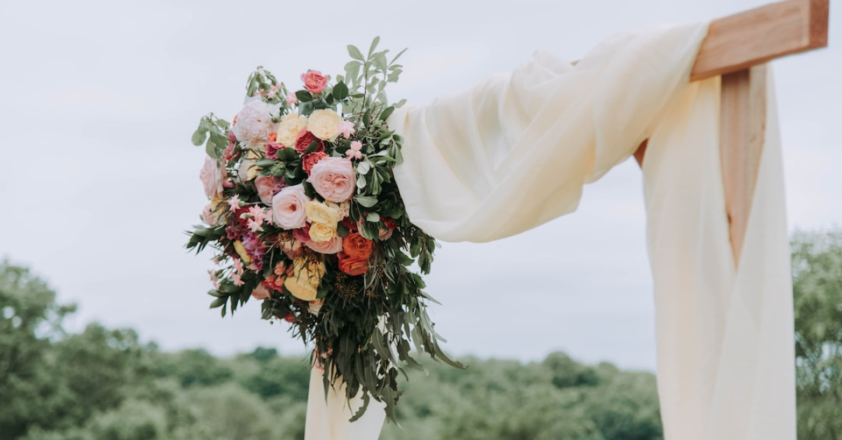 Golden 50th Anniversary Gifts for Couples