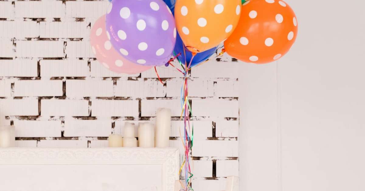 Happy anniversary wishes with heart and celebration emojis.