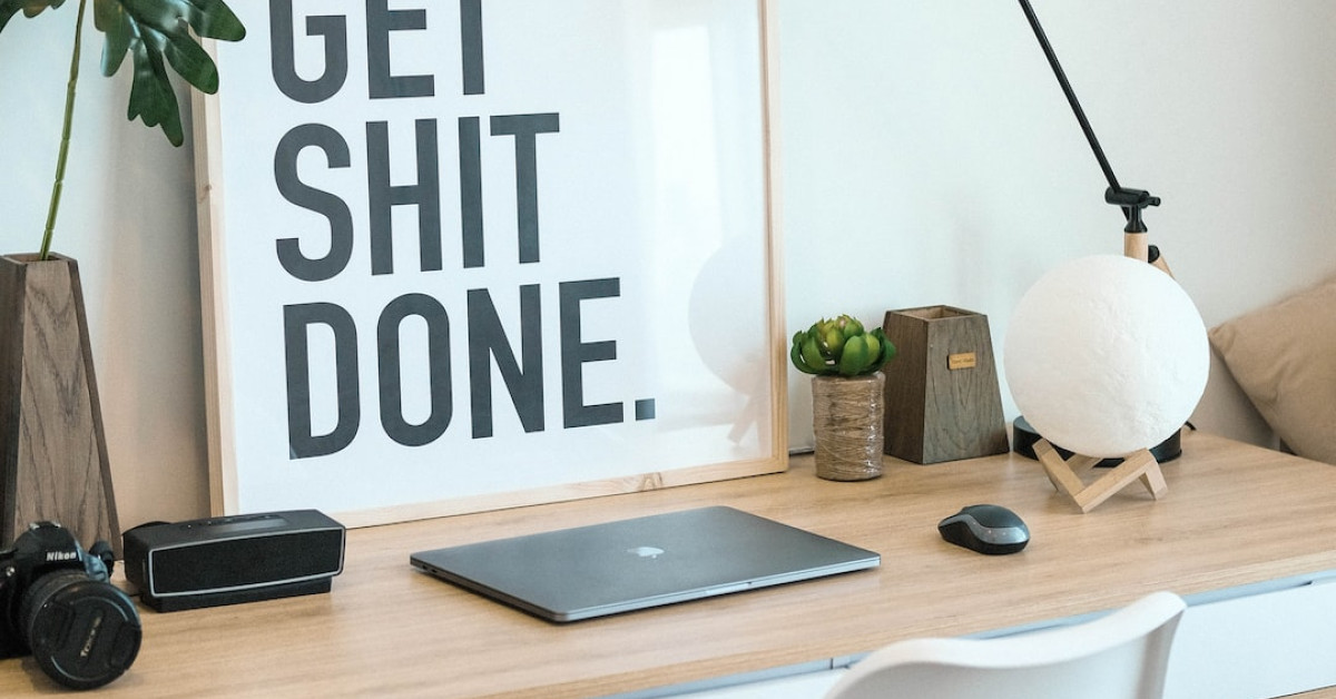 Inspirational quotes on decluttering for a simpler life.