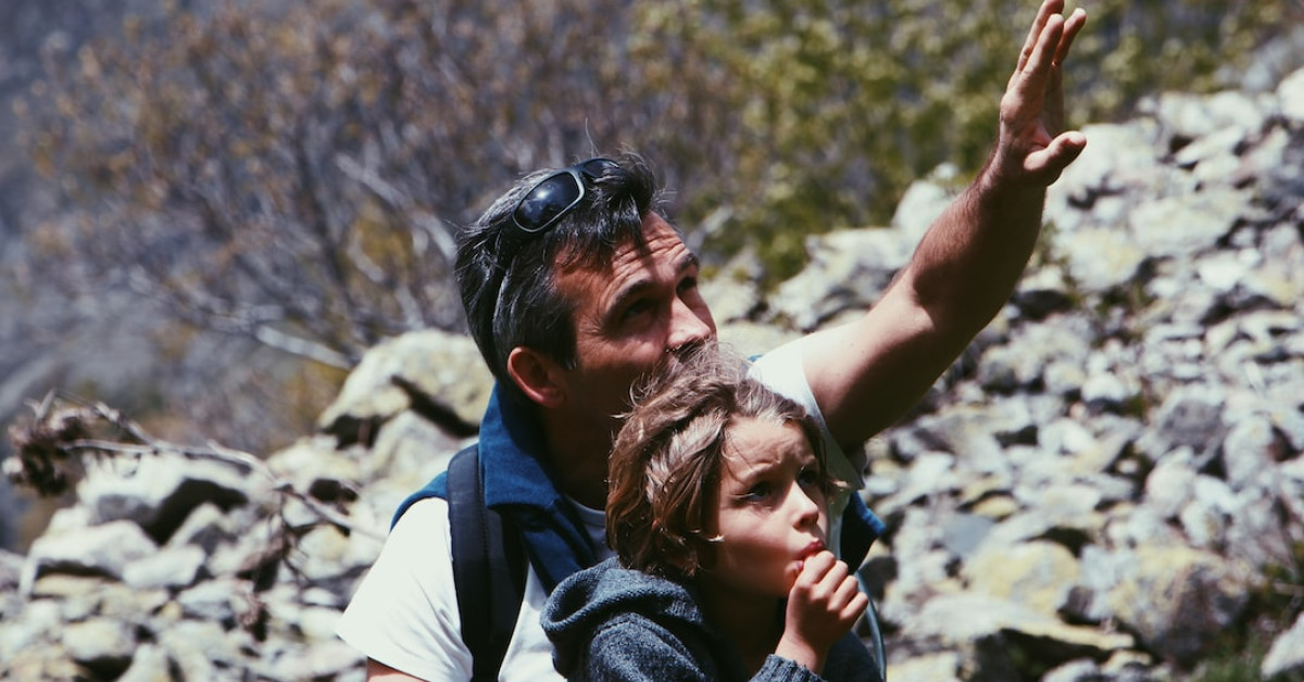 Best Hiking Gear: Automatic Retractable Self-Defense Stick.