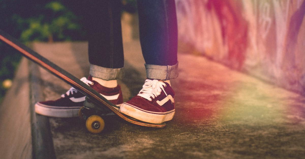 2024 Premium Medium Vans Buyer's Guide Cover.