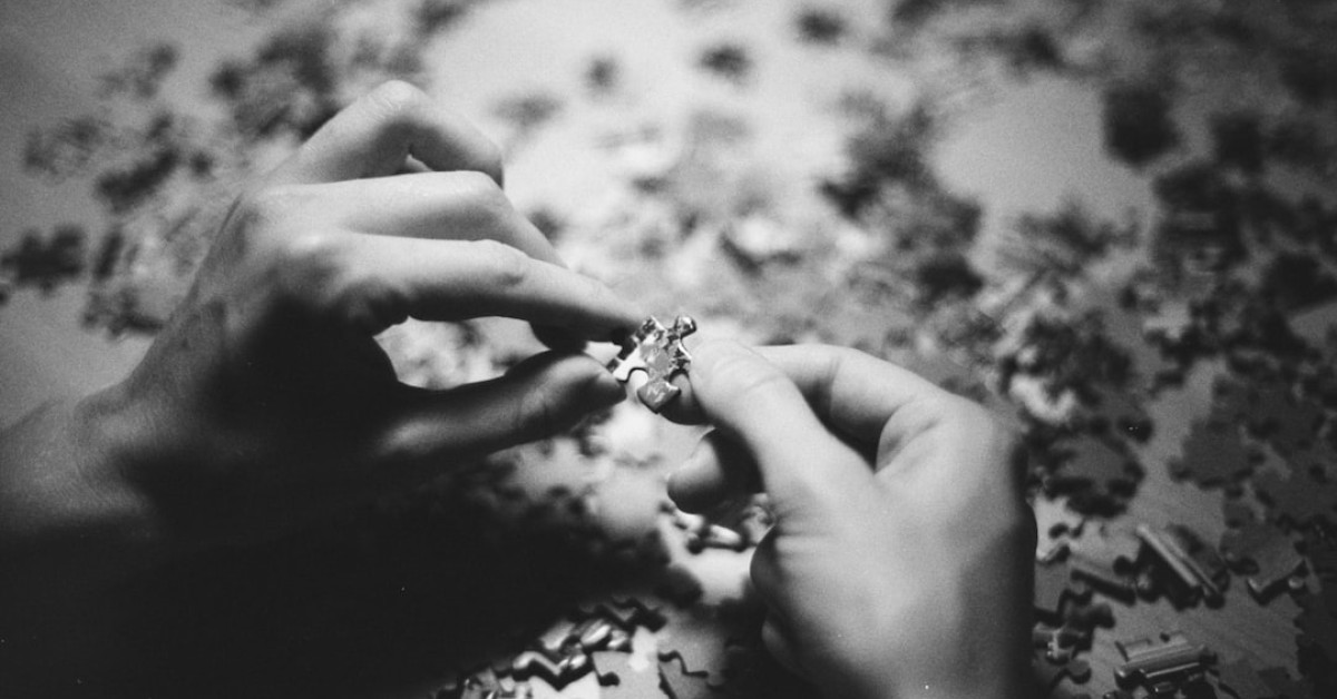 Fresh leeks on cutting board, culinary flavor exploration.