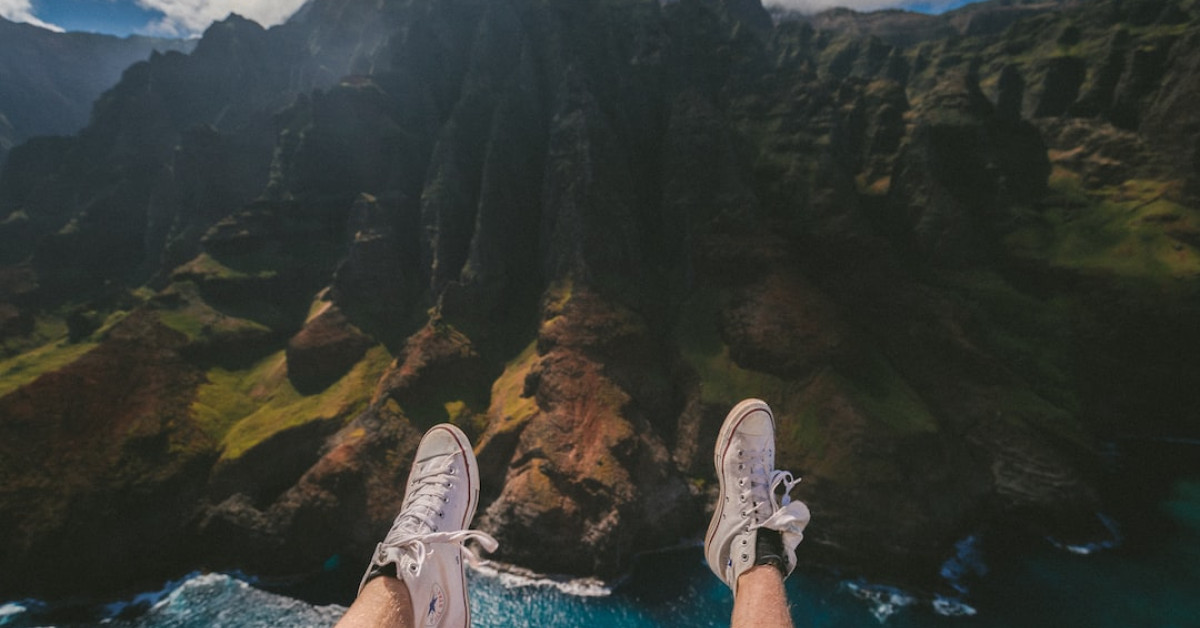 Underwater adventure: Explore the secrets of 33 caves.