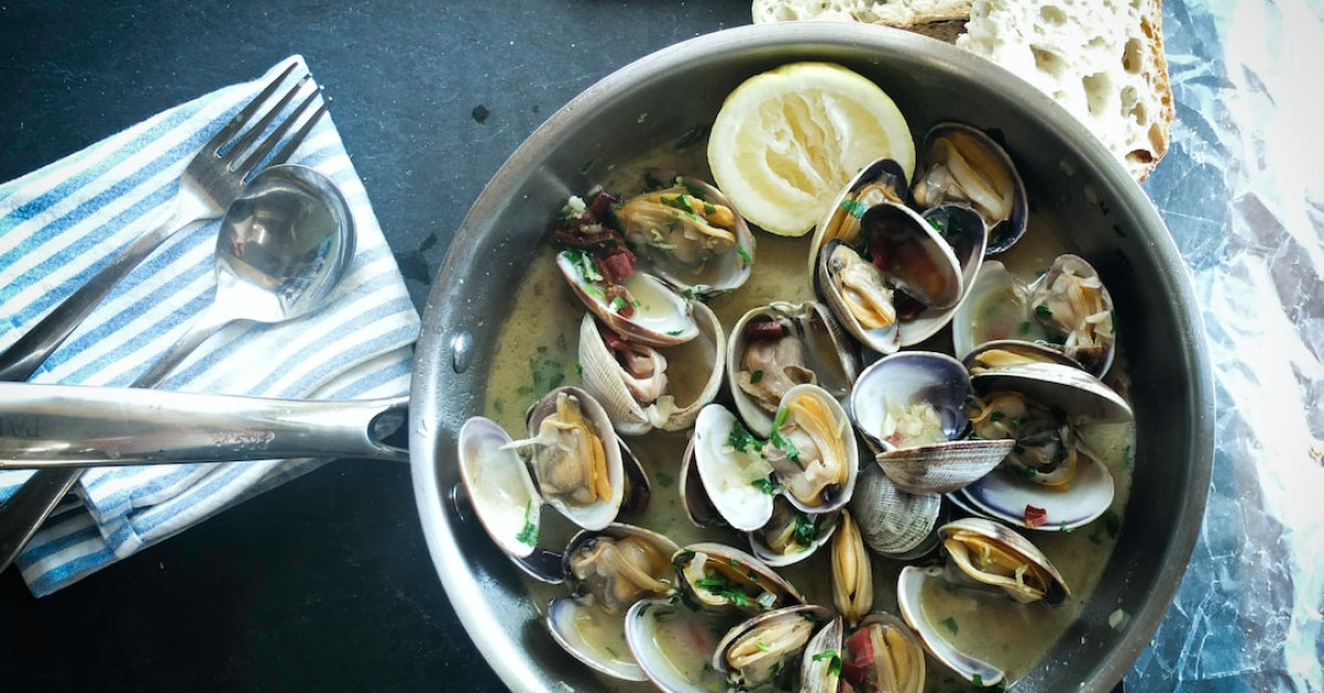 Delicious seafood salad from Dreamlight Valley plating.