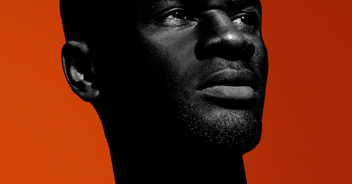 Diver entering water illustrating safety for Split Face dive accident.