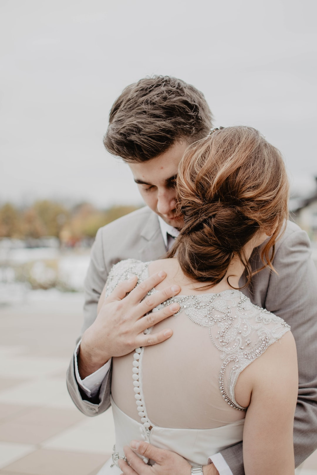 Curvy bride in elegant, well-fitted wedding gown.