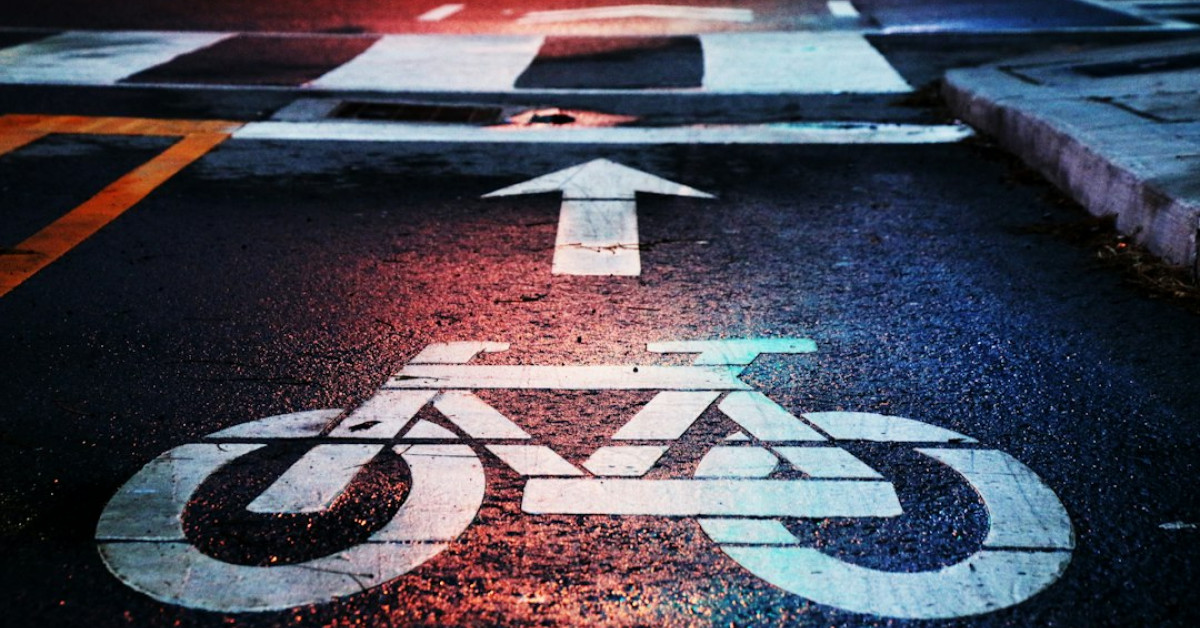 Uphill cycling benefits infographic on fitness improvement strategies