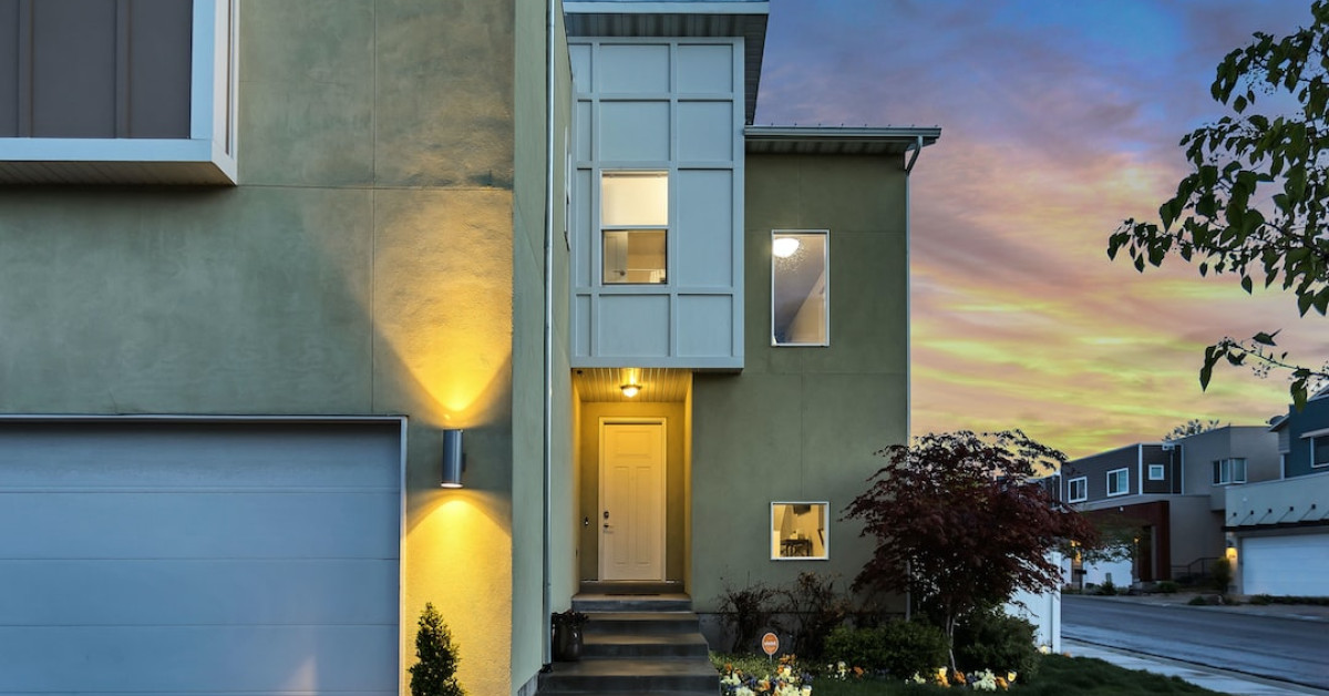 Comparison of Hyatt House and Hyatt Place hotel accommodations.