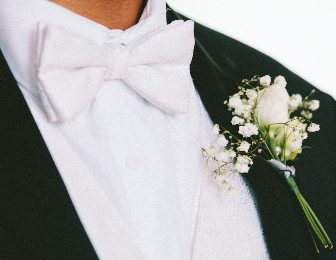 Wedding ties for grooms and groomsmen: ultimate guide.