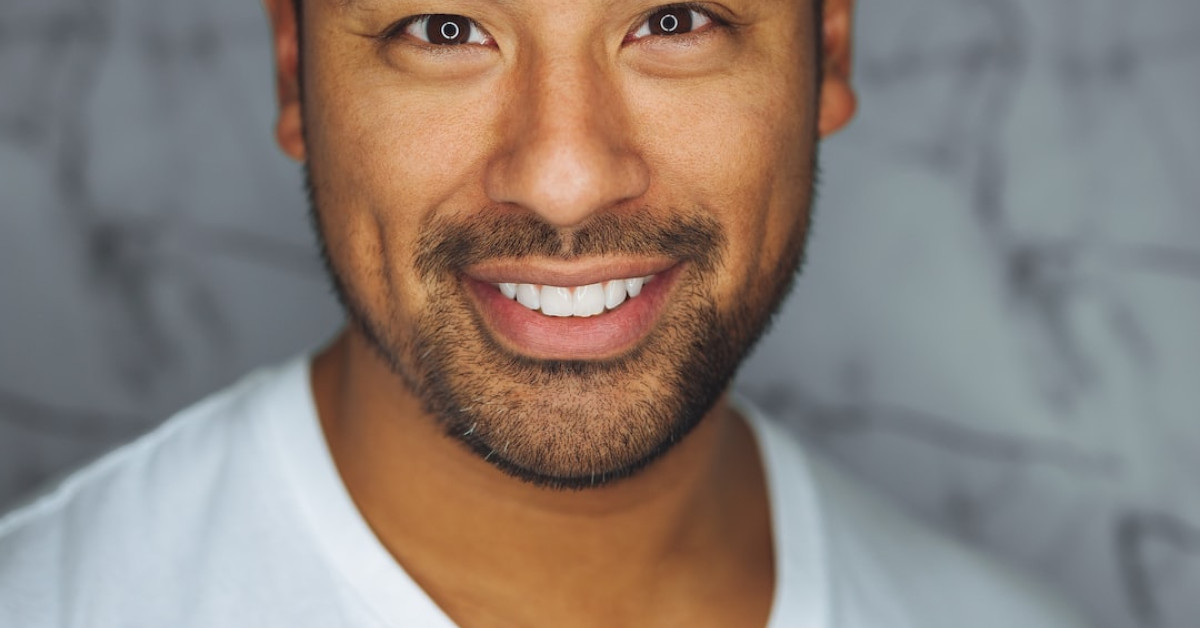 Diver with facial injury after a shocking diving accident.