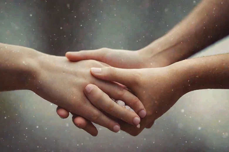 âHolding Handsâ Messages for Him 90+ Loving "Holding Hands" Quotes and Messages to Melt Your Heart