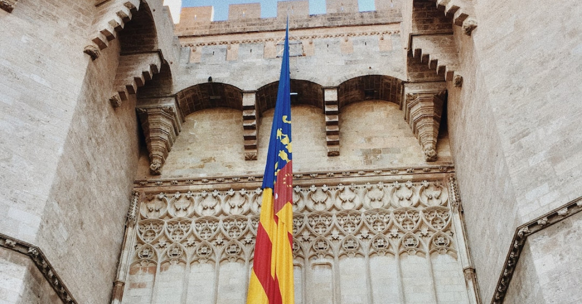 Top 5 highlighter makeup brands for radiant beauty routines.