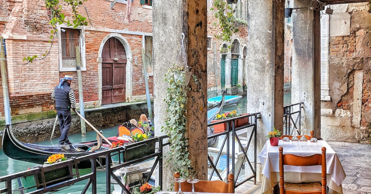 Authentic Italian pasta bowls showcasing exquisite craftsmanship.