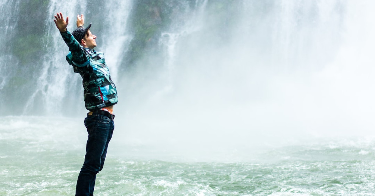 Juan Williams with his wife and family smiling together