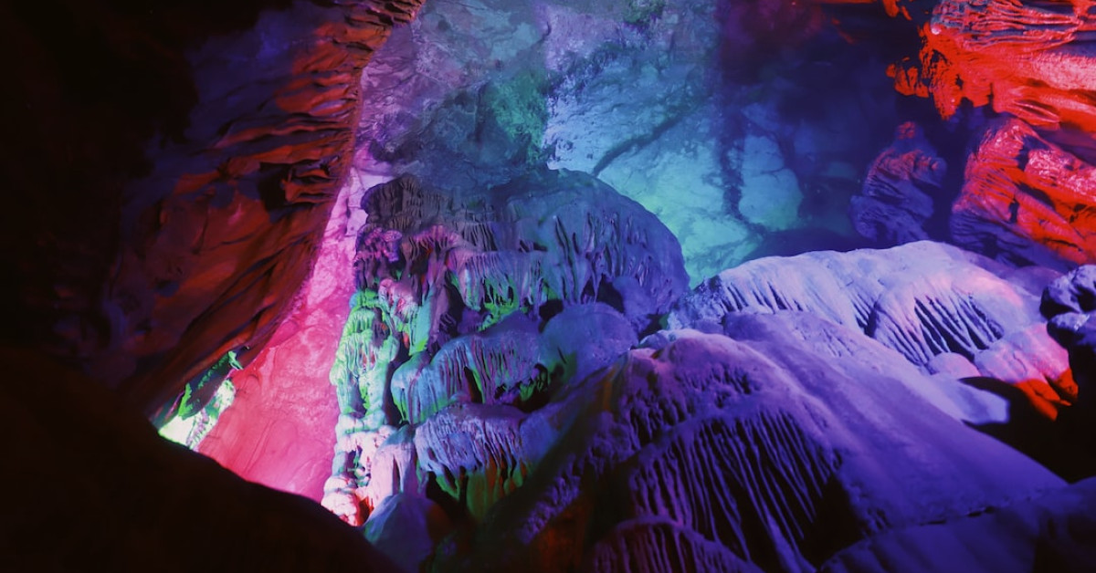 Essential Navigation Techniques for Cave Divers - Image