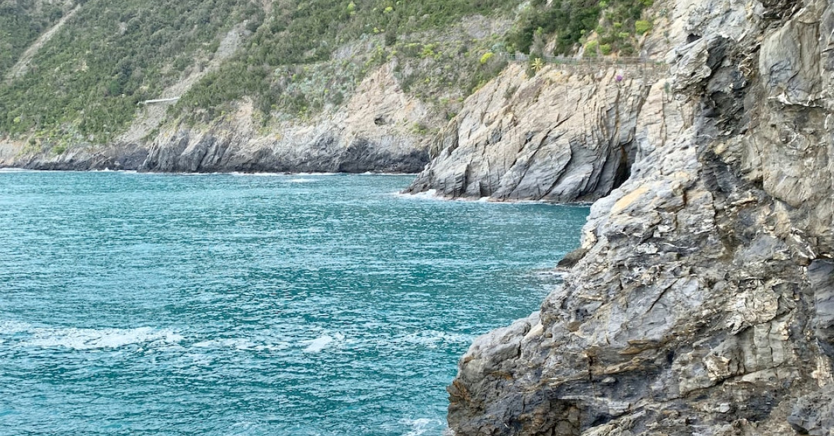 Convert 30 million Mexican Pesos to USD easily with tips.