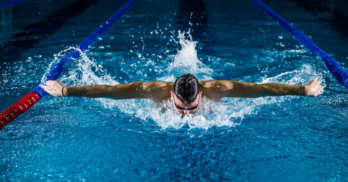 LSU diver executing a precision dive into a pool