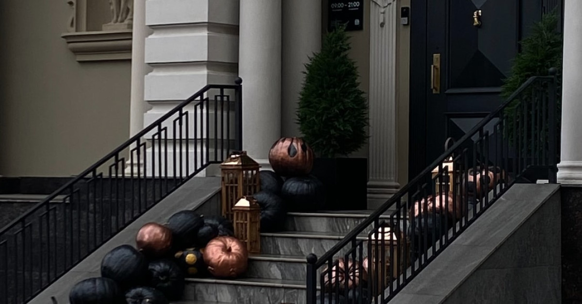 Exchange concept - turning 15 USD into Mexican Pesos