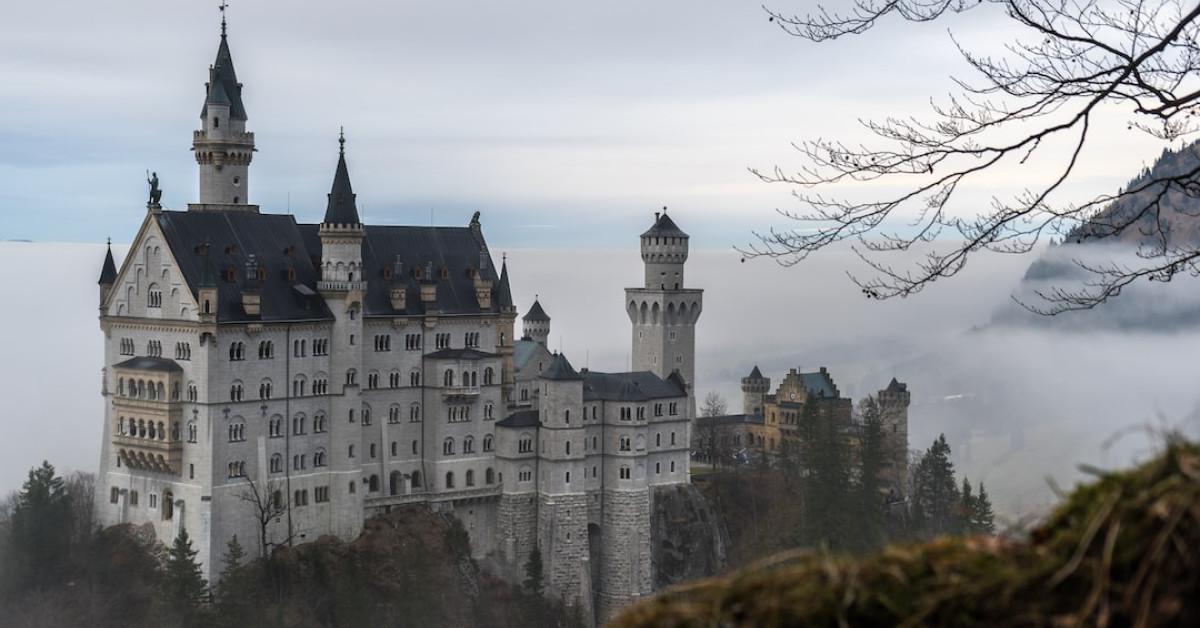 Image of Elly Castle, former wife of John Schneider, and teenage mother.