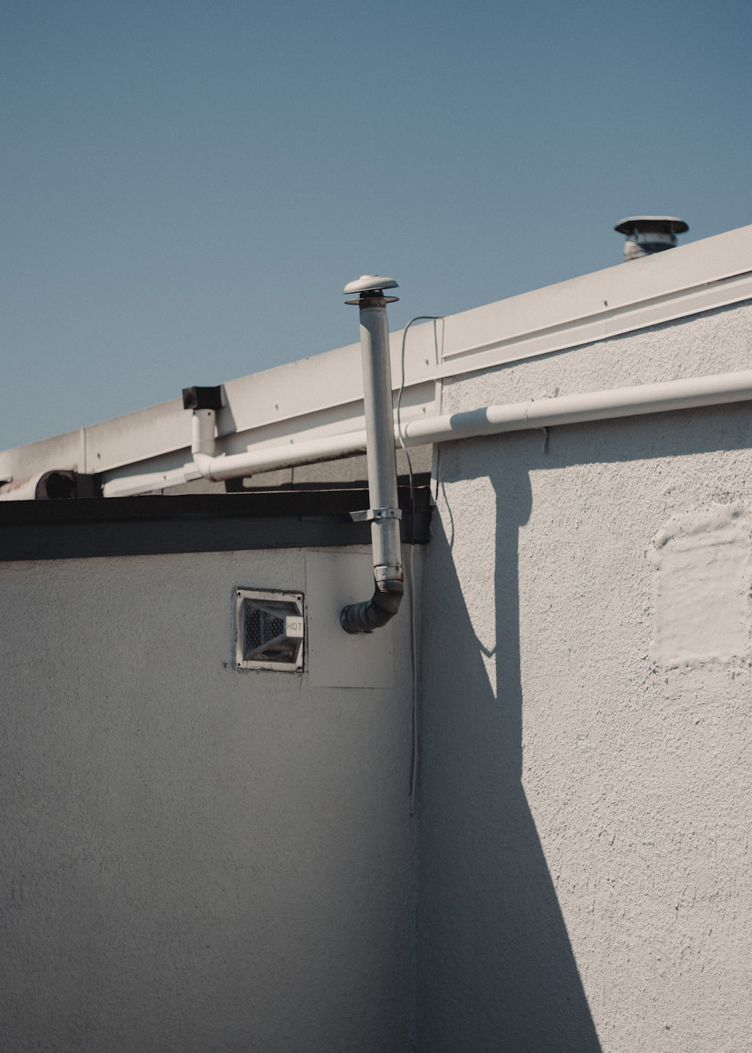 House gutters protection and quotation comparison infographic.