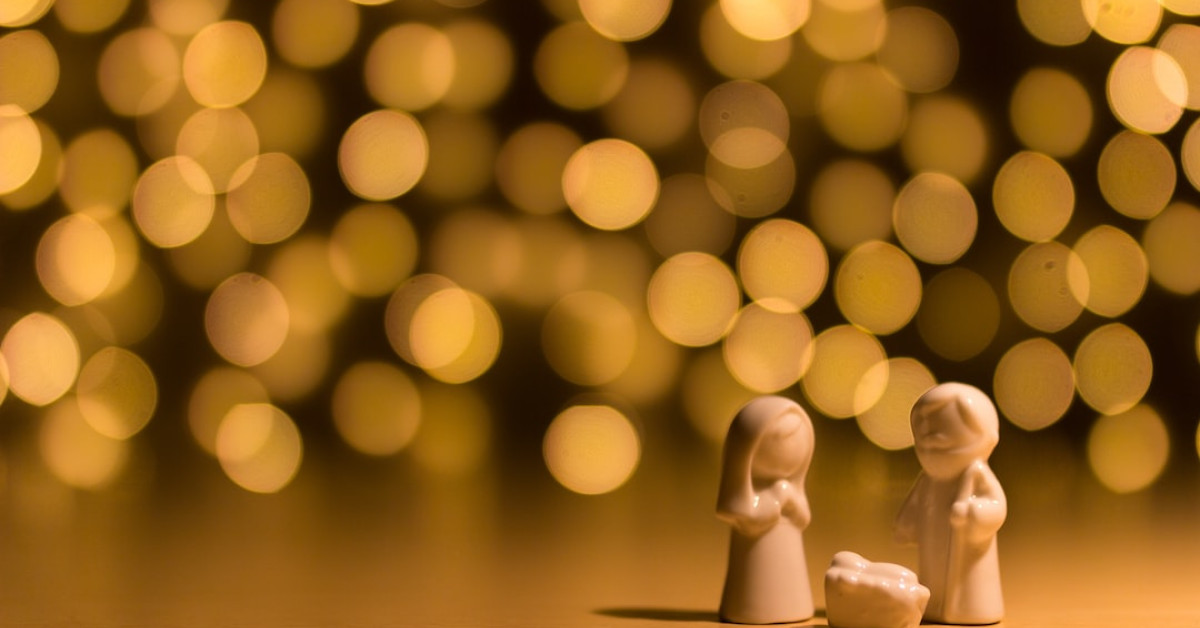 Top 5 Starbucks Christmas Coffee Drinks Display