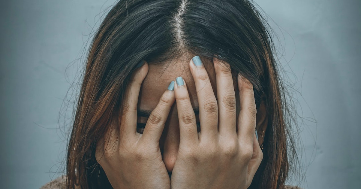 Scream 2 movie anniversary promotional poster with showtimes link.