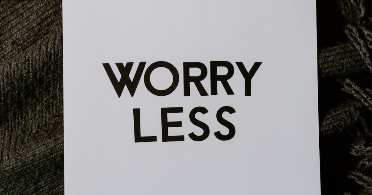 Romantic anniversary message ideas for boyfriend on card.