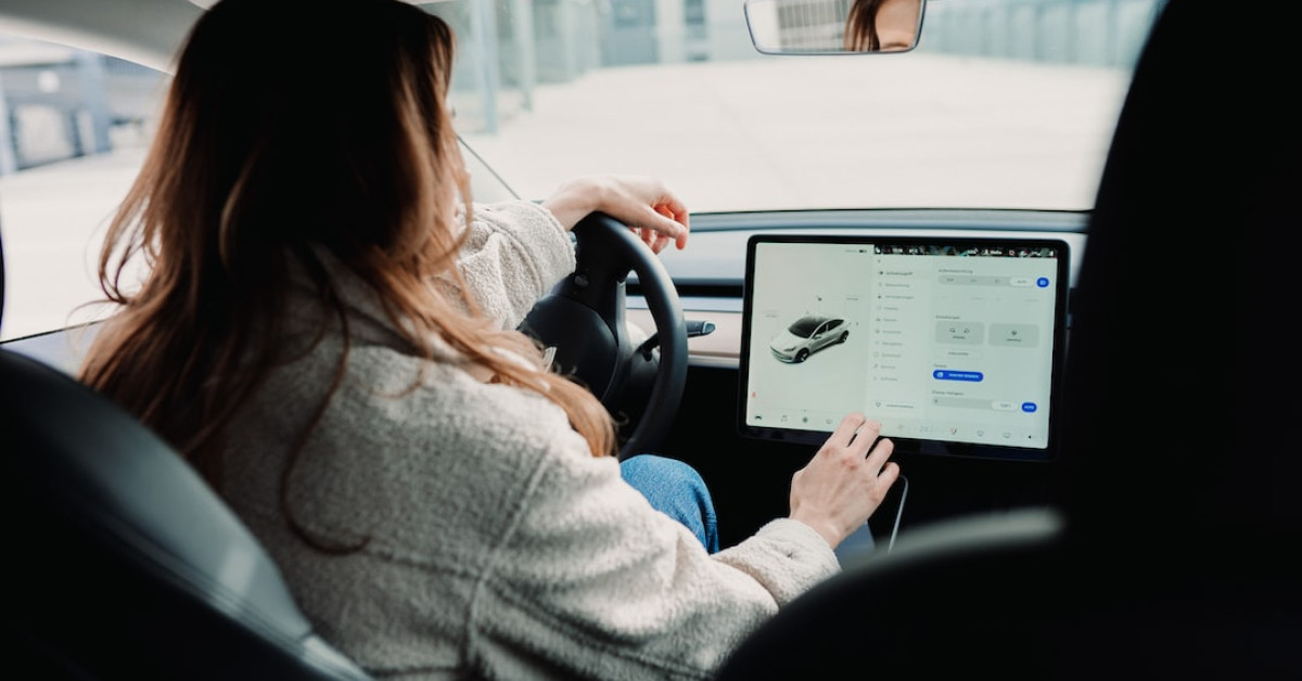 Authentic Cacio e Pepe pasta on fork over blurred background.