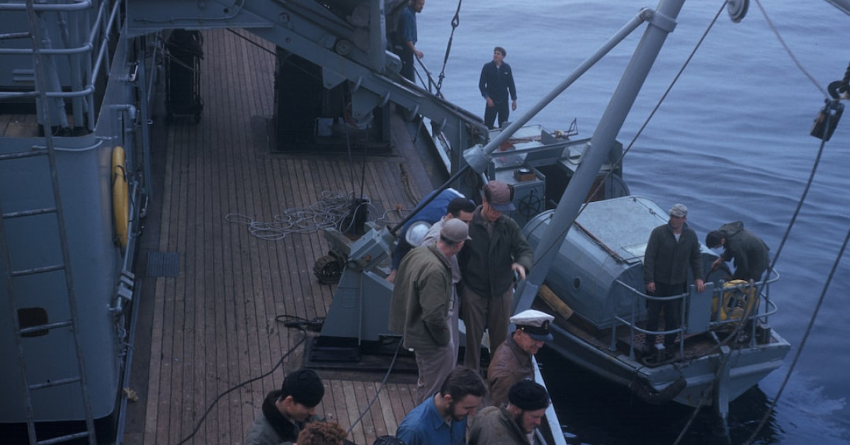 Paria diving disaster underwater investigation scene.