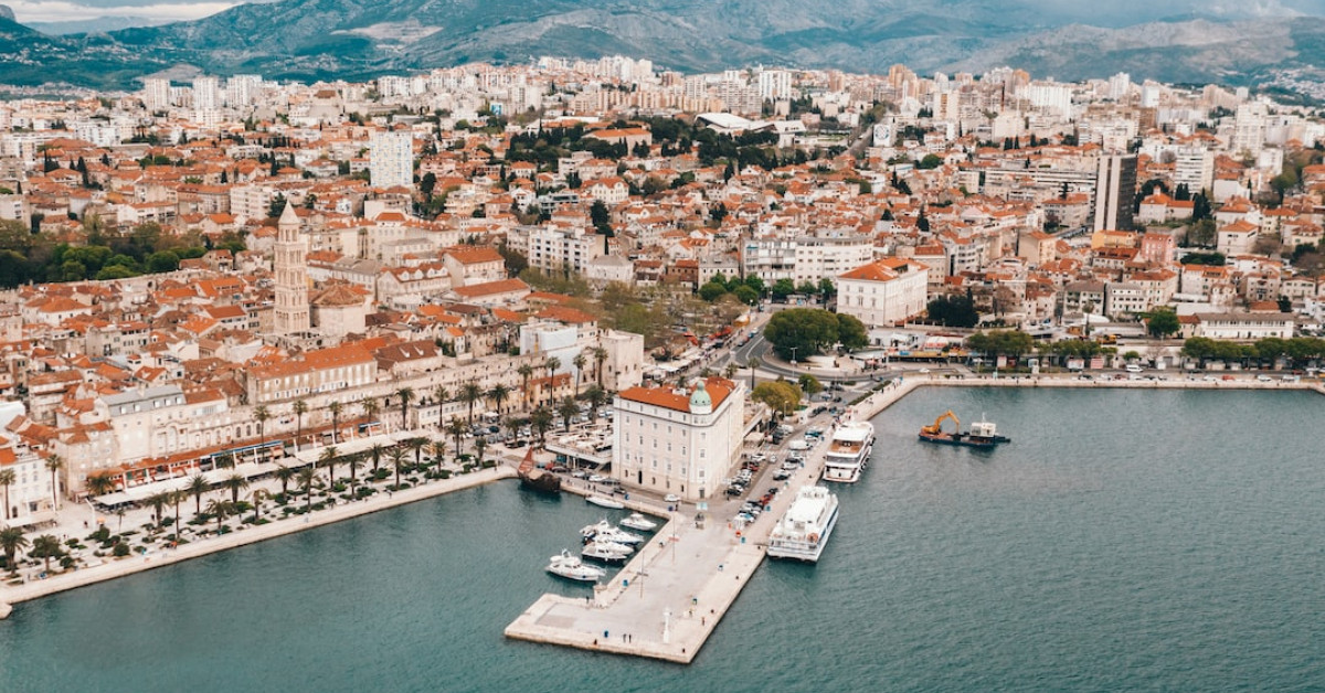 Diver's harrowing underwater experience captured in haunting imagery.