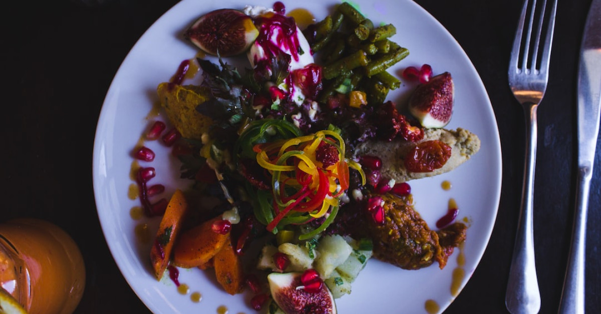 Bread bowl dip recipes for party gatherings.