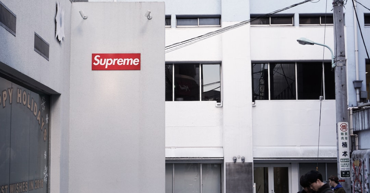 Guide for descaling Keurig Supreme coffee machine.