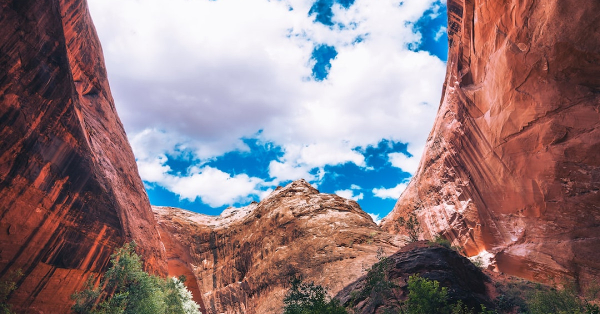 Hoka Anacapa Mid GTX hiking boots on rocky trail.