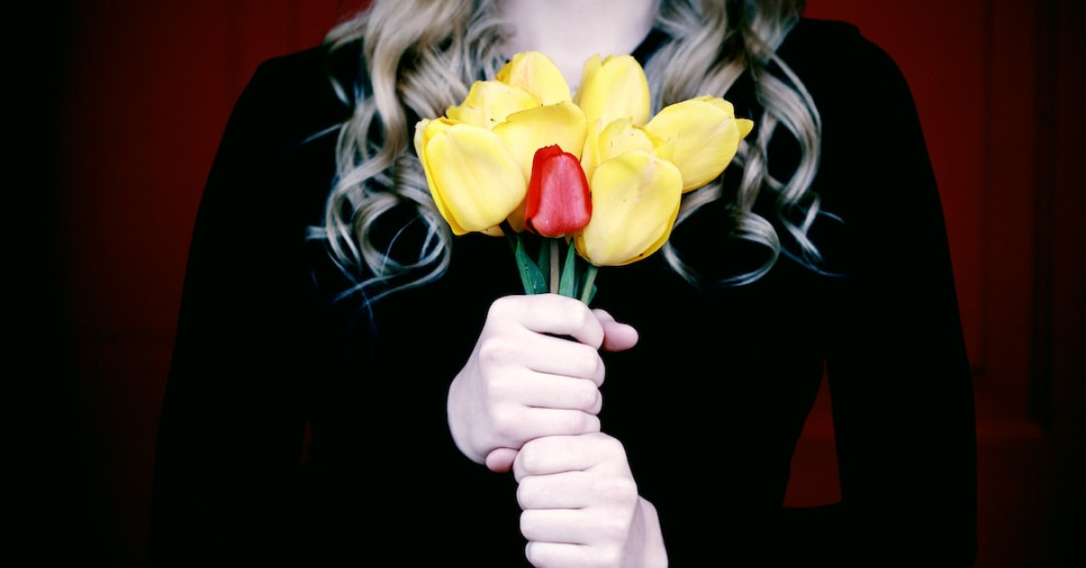 Romantic anniversary gifts for wife symbolizing eternal love.