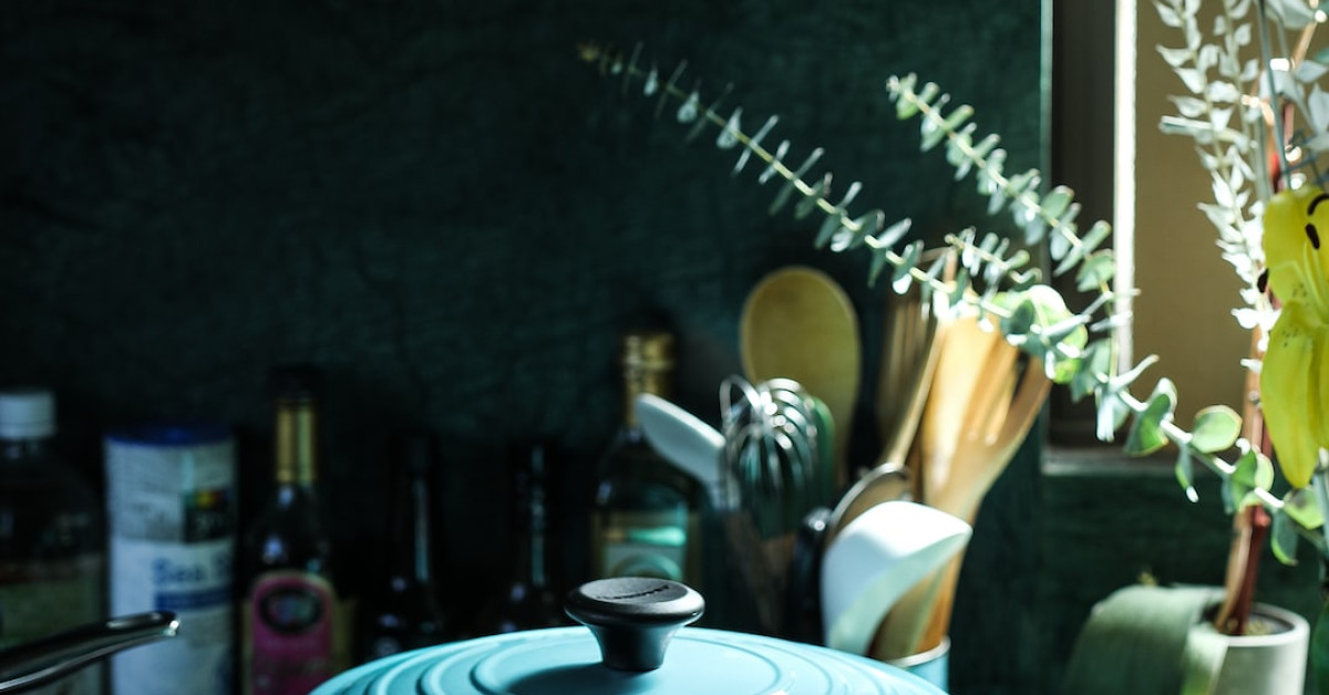 Crock-pot replacement bowl to enhance kitchen efficiency.