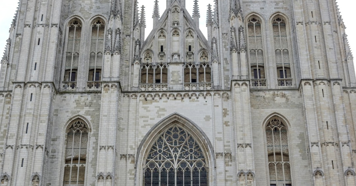 Chickens pecking Brussels sprouts to unlock secret of safe eating.
