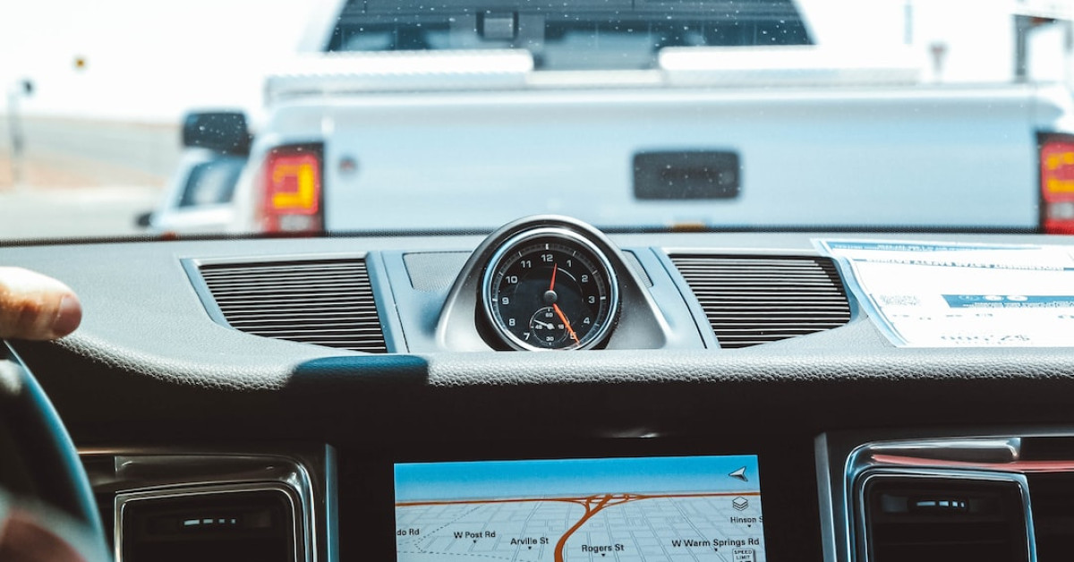 Minecraft crafting table with clock recipe items.