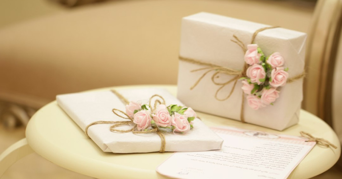 Anniversary gifts that every husband desires.