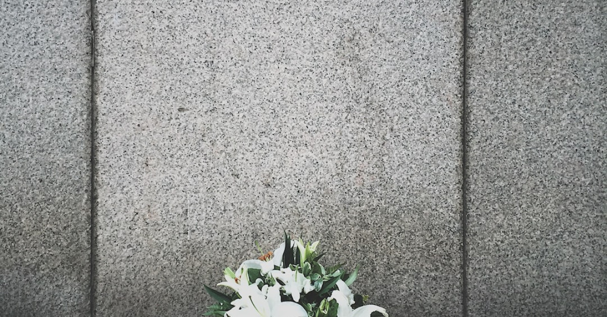 Minecraft Stone Cutter in action, slicing blocks with precision.