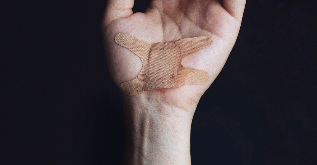 Step-by-step watermelon slicing guide for perfect triangle pieces.