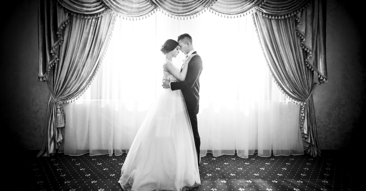 2nd wedding anniversary gift ideas for an enchanting celebration.